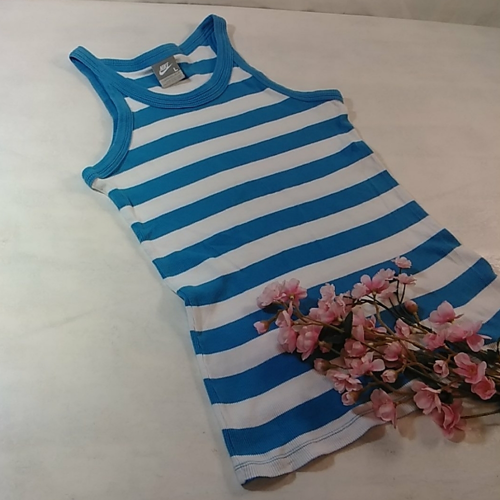 Nike top women's size L, Beach Vacation Vintage, Y2K Casual, Sport.